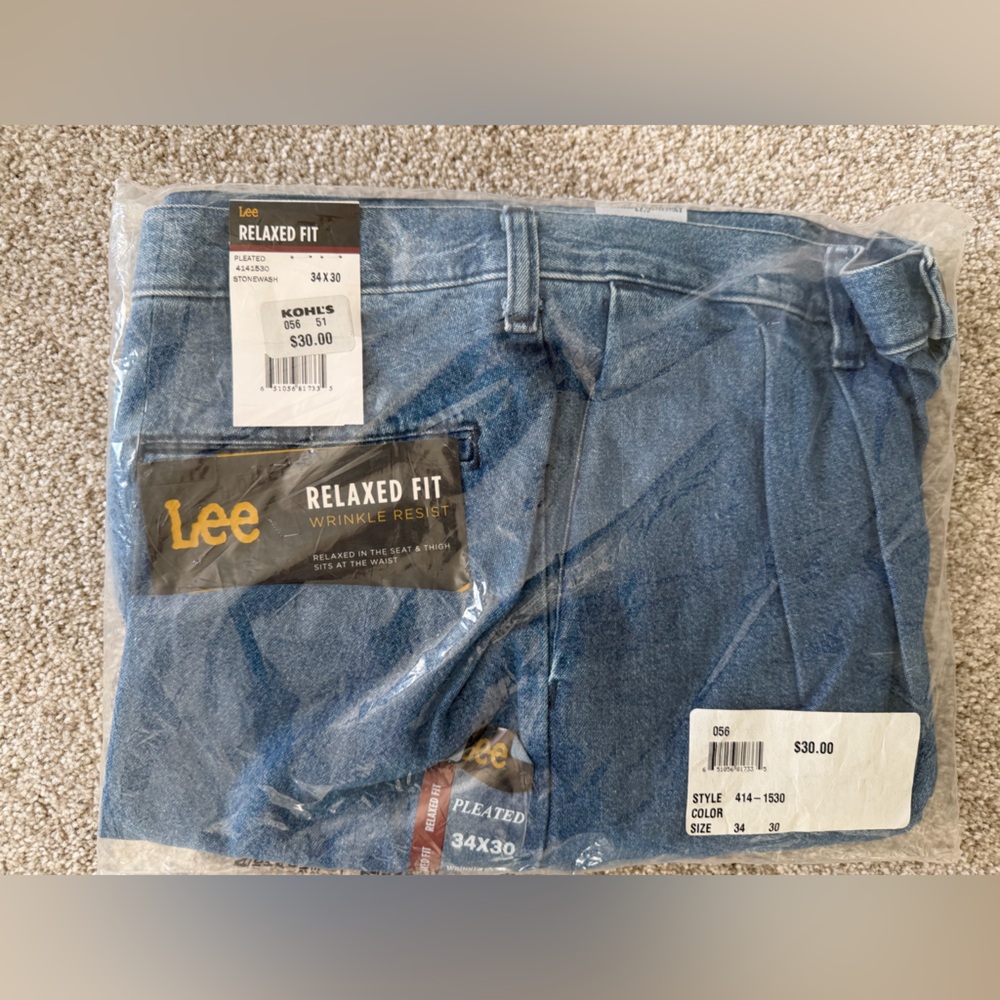 Lee Men's Relaxed Fit Pleated front Jeans - Medium Blue Denim